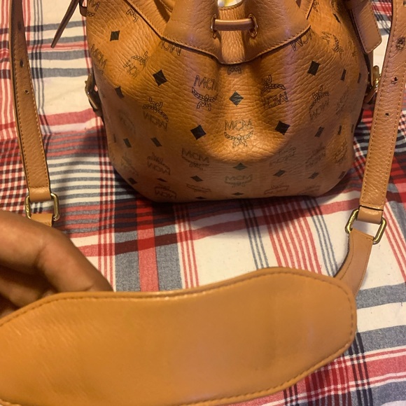 The heritage bucket bag, crafted in monogram coated canvas with French leather. - Picture 5 of 5